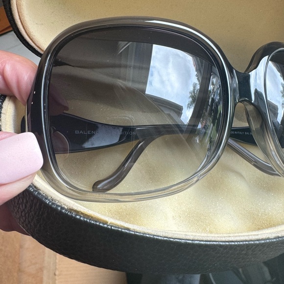 BALENCIAGA WOMEN SUNGLASSES WITH CASE. Style BL 0008/S 04 100% Authentic EUC - Picture 10 of 11